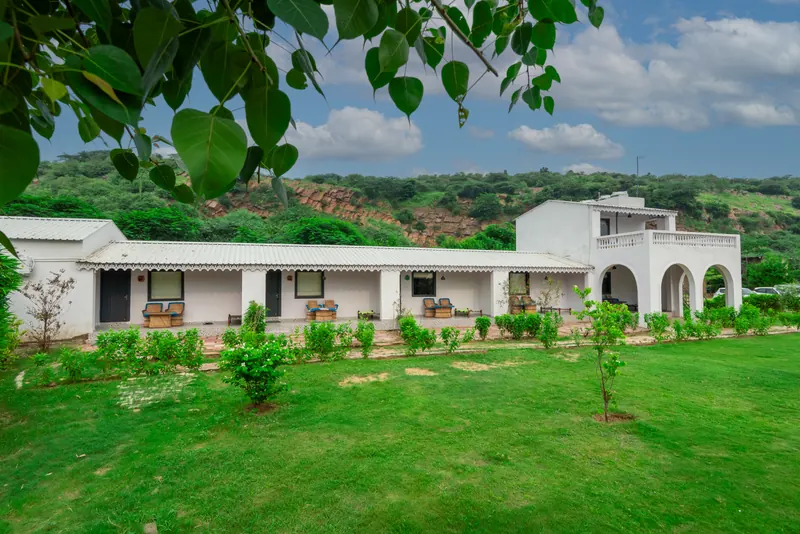 Hill View accommodation seen through leafy trees